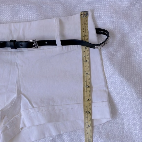 White low rise mini shorts with belt - Picture 6 of 8